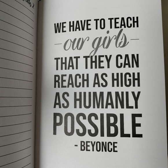 Guided Manifestation Journal for Successful Women - Picture 8 of 10